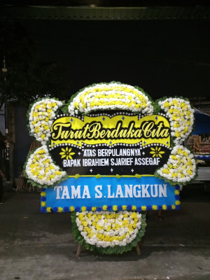 Papan Bunga Duka di Tajinan