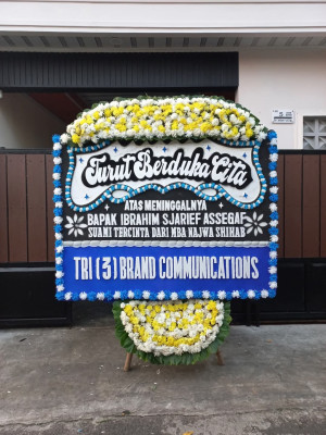 Papan Bunga Duka di Tajinan